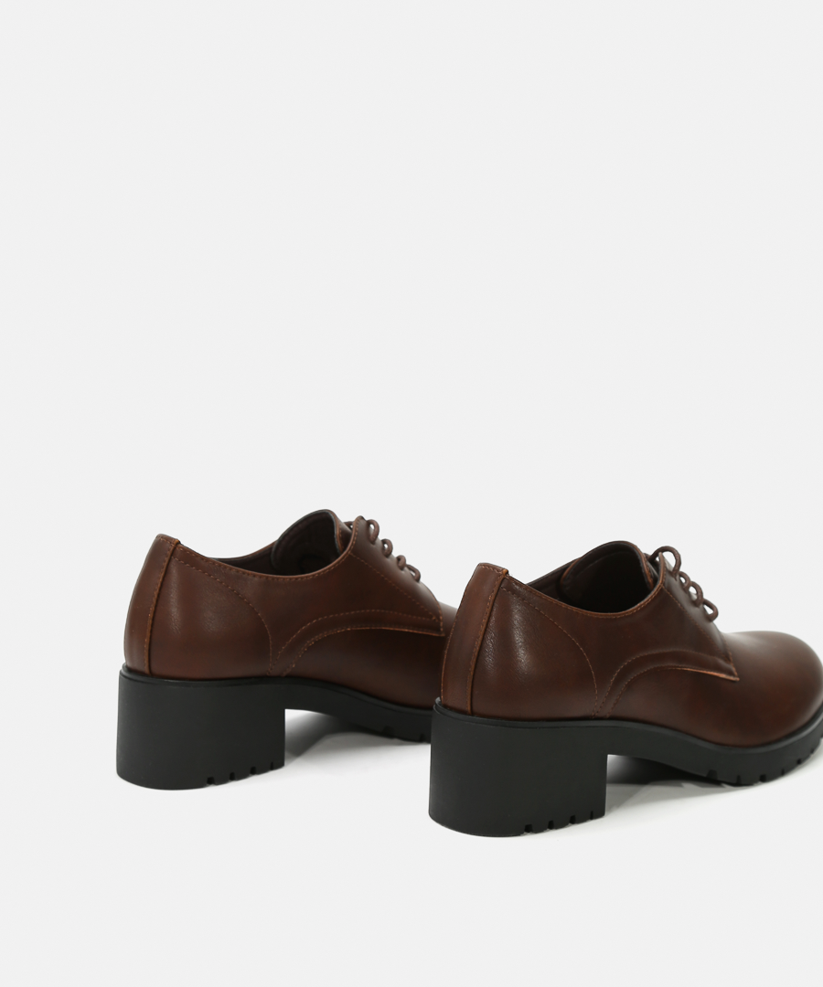 Zapatos tac&oacute;n cordones image number null